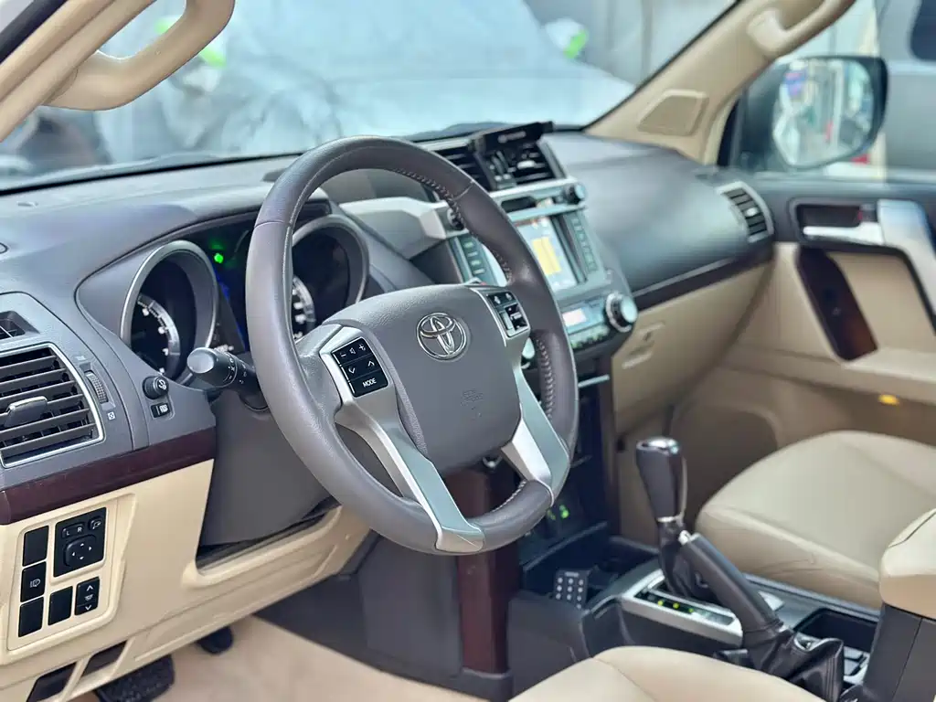 Toyota Prado 2015 — фото 16