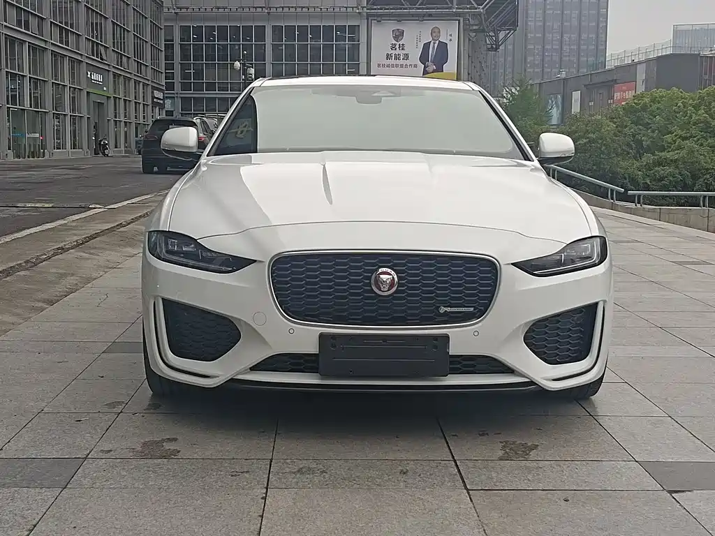 Jaguar XEL 2024 — фото 2