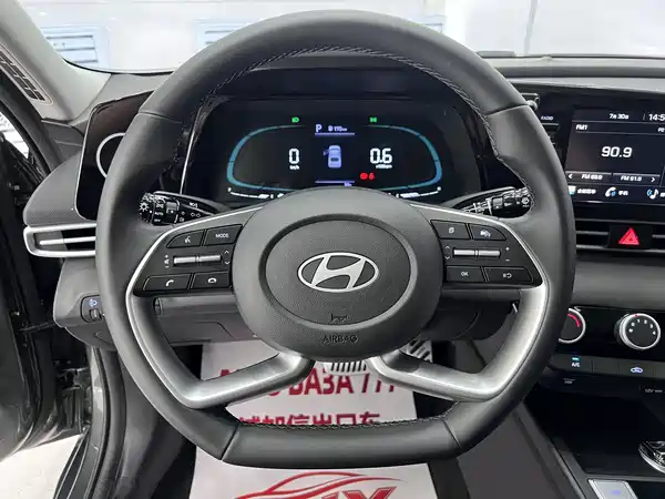 Hyundai Elantra 2024