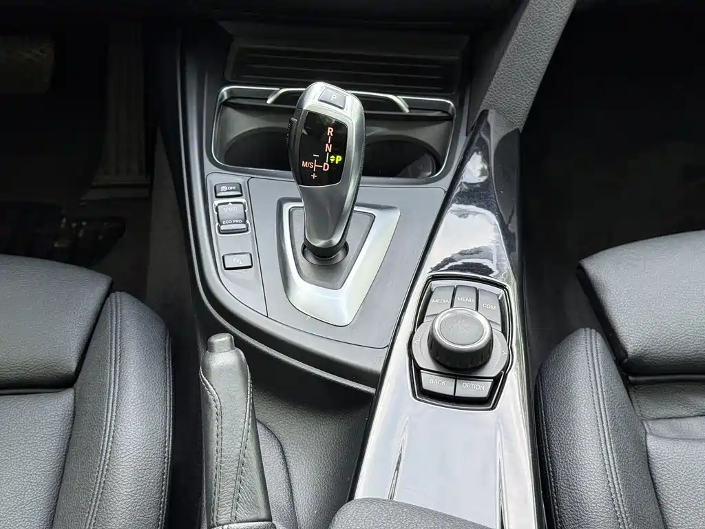BMW 3 Series GT 2018 — фото 15