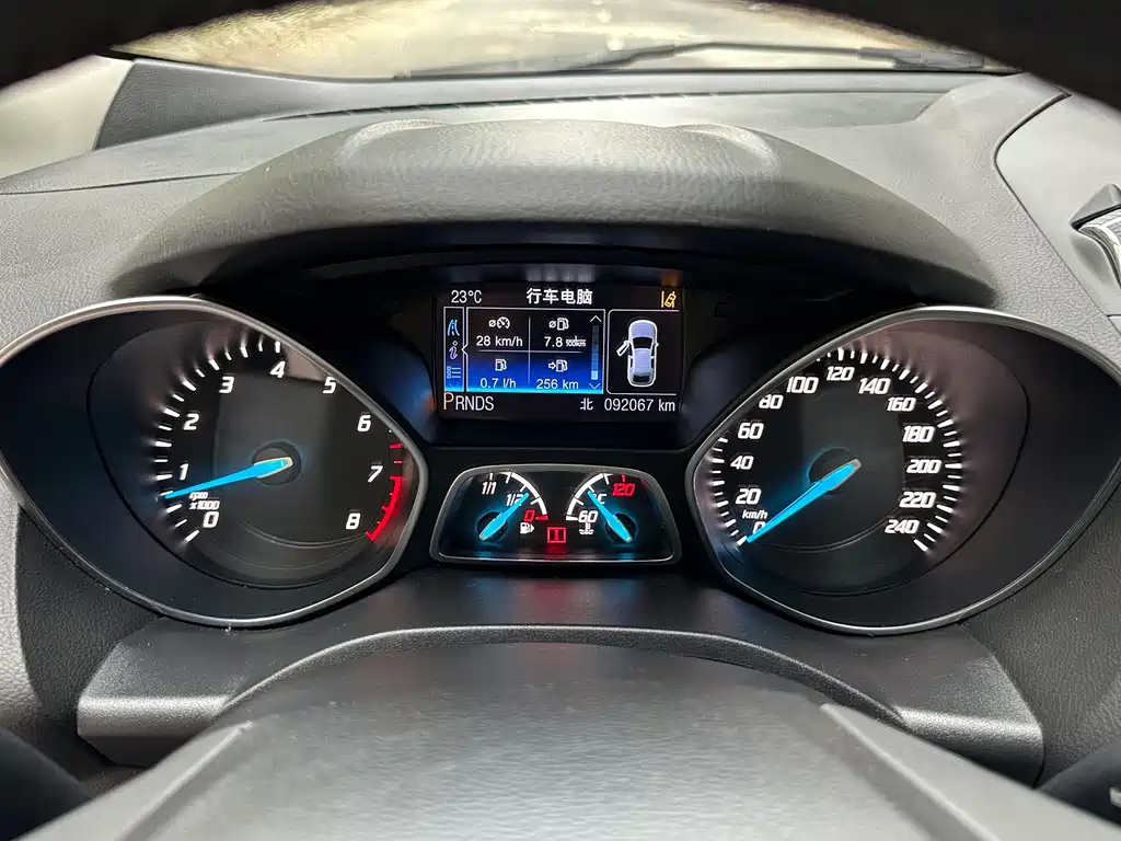 Ford Kuga 2014 — фото 10