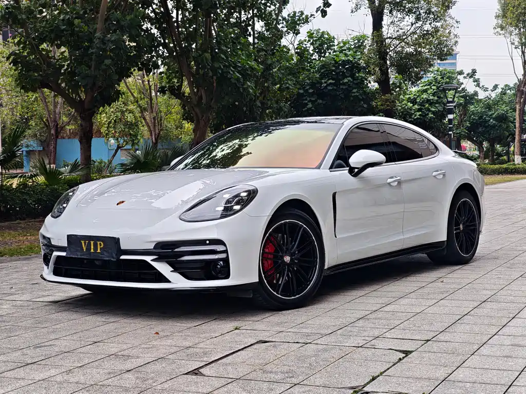 Porsche Panamera 2018 — фото 1