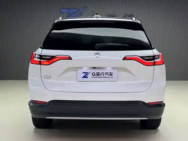 NIO ES8 2018