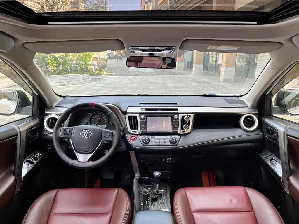 Toyota RAV4 2017 — фото 15