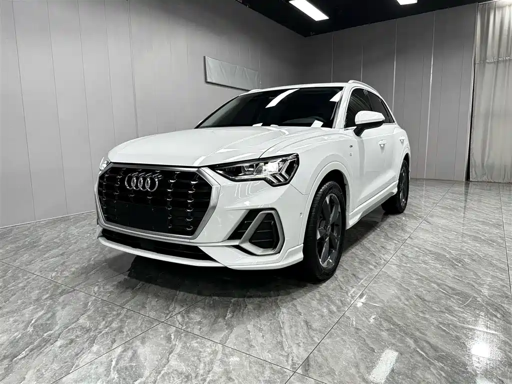 Audi Q3 2022 — фото 1
