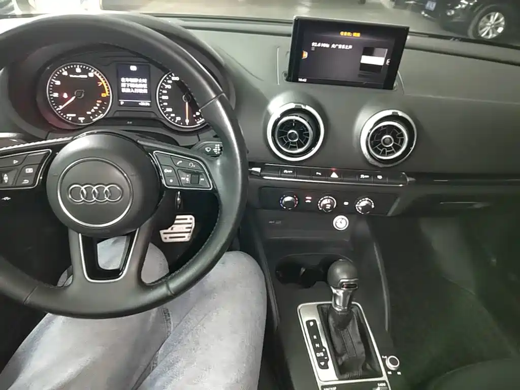 Audi A3 2018 — фото 10