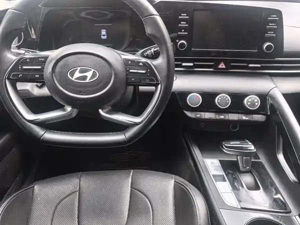 Hyundai Elantra 2023
