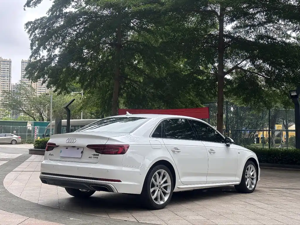Audi A4L 2020 — фото 19