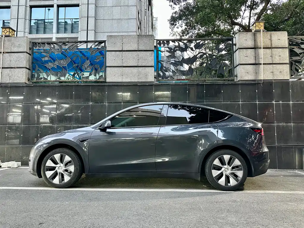 Tesla Model Y 2023 — фото 3