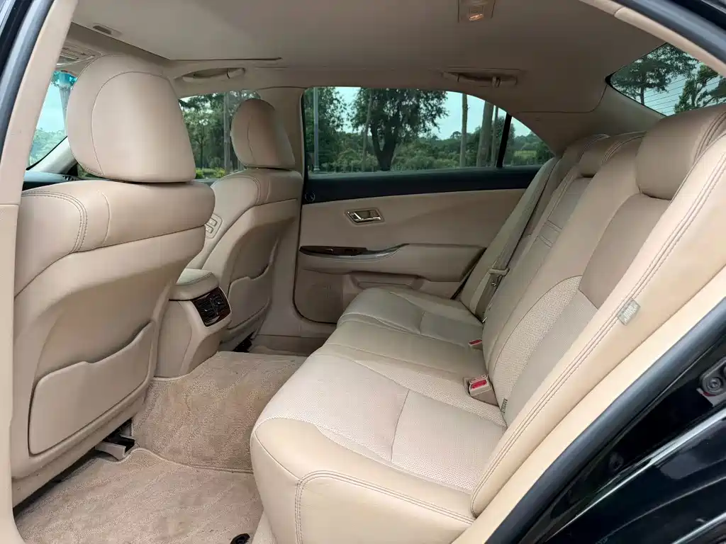 Toyota Crown 2015 — фото 6