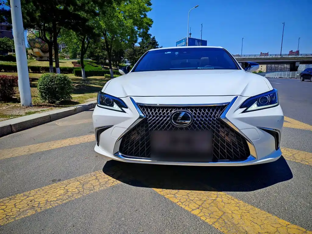 Lexus ES 2019 — фото 3