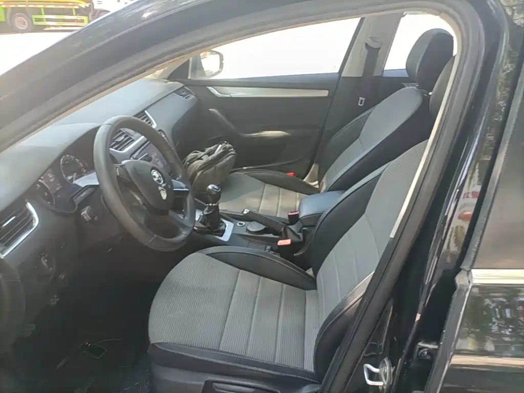 Skoda Octavia 2015 — фото 15