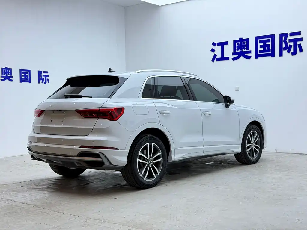 Audi Q3 2023 — фото 17