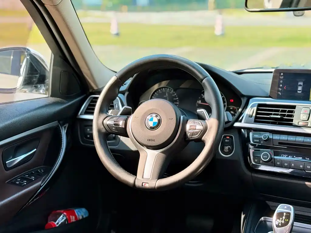 BMW 3 Series 2018 — фото 11