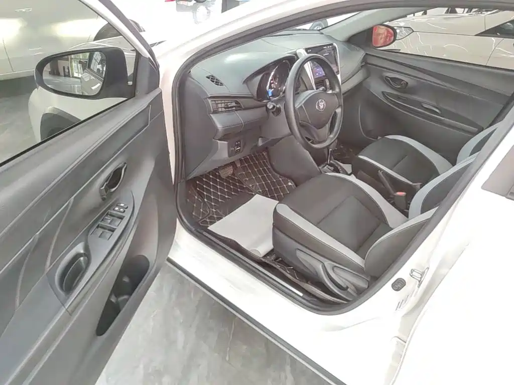 Toyota Yaris L 2021 — фото 16