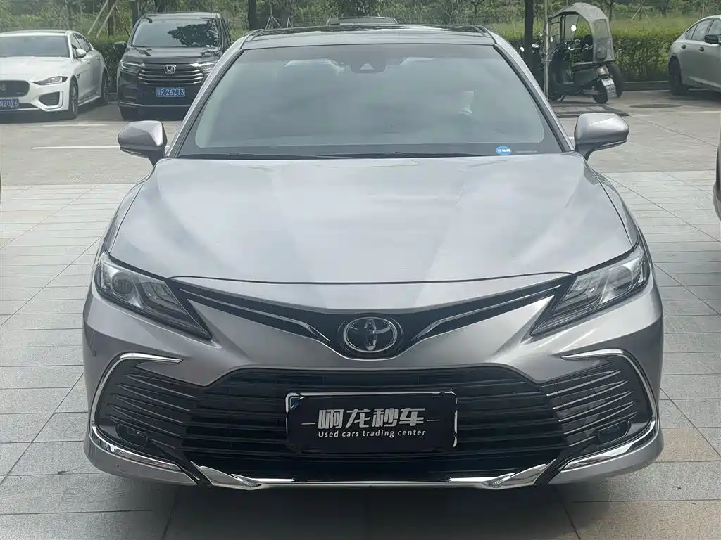 Toyota Camry 2023 — фото 2