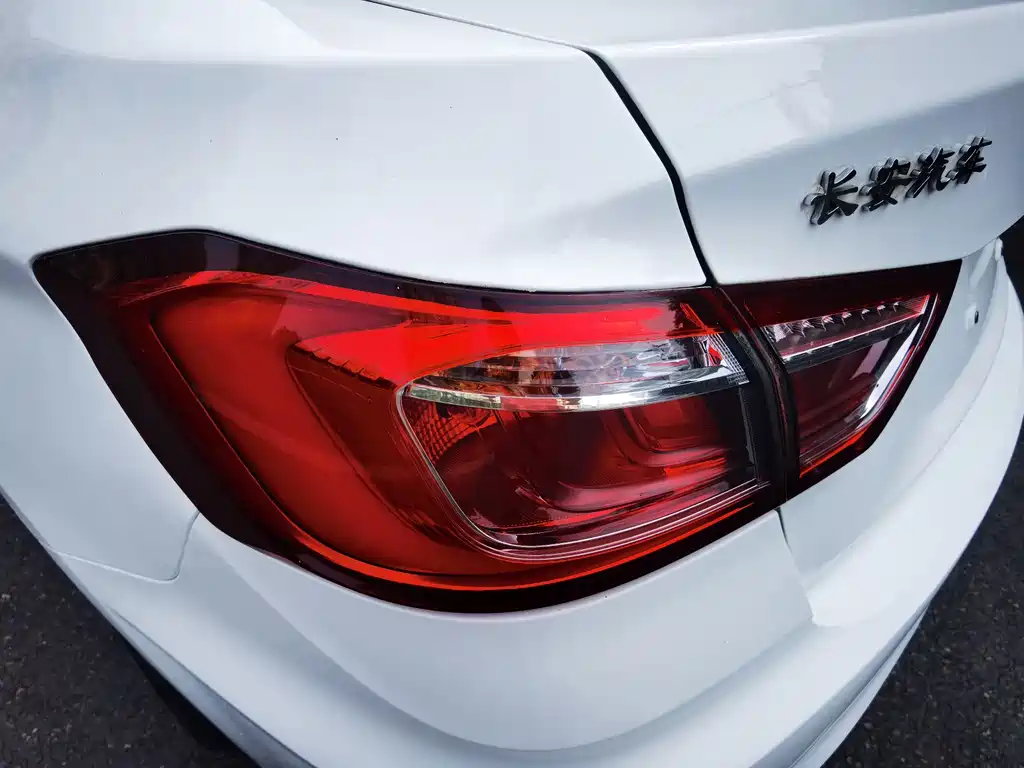 Changan Eado DT 2018 — фото 8