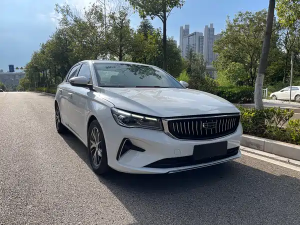 Geely Emgrand 2022