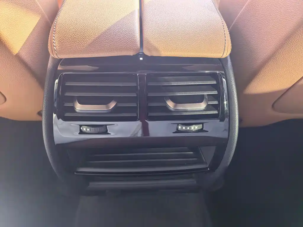 BMW 5 Series 2021 — фото 10