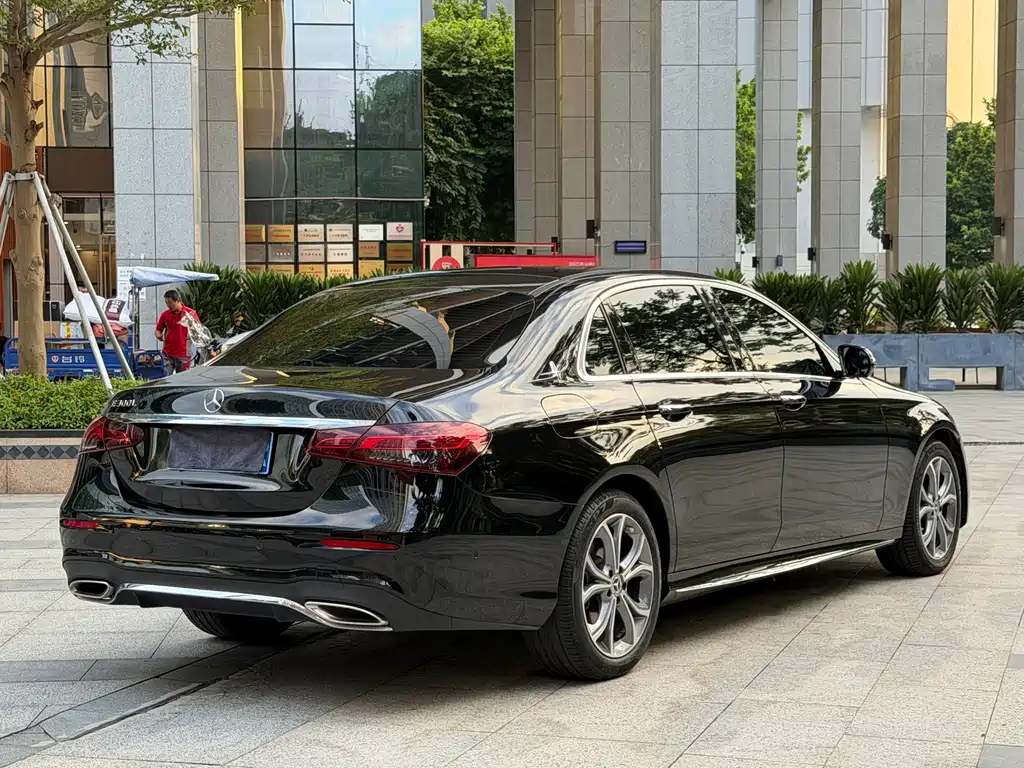 Mercedes-Benz E-Class 2022 — фото 14