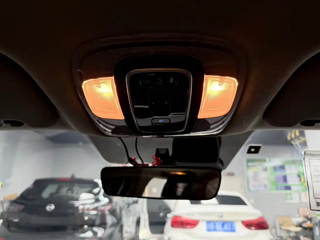 Hyundai Elantra 2022 — фото 21