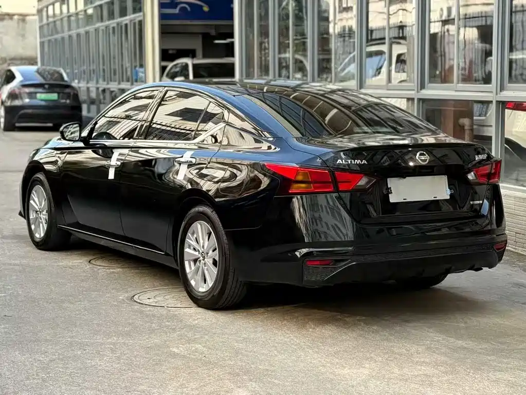 Nissan Teana 2022 — фото 9