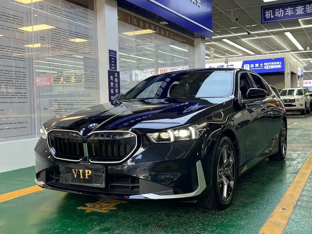 BMW 5 Series 2024 — фото 1