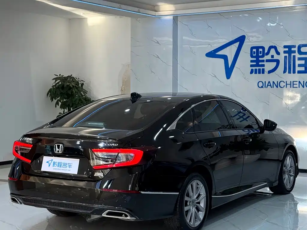 Honda Accord 2022 — фото 9