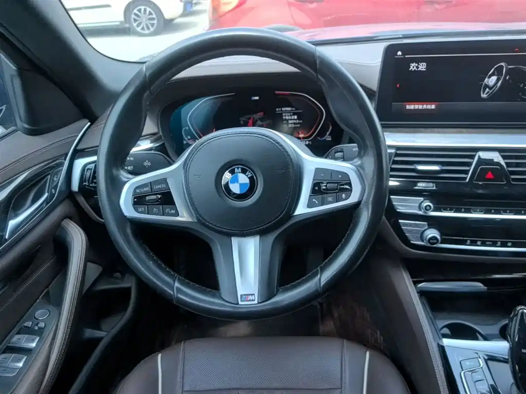 BMW 5 Series 2021 — фото 11
