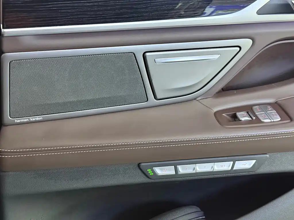 BMW 7 Series 2017 — фото 13