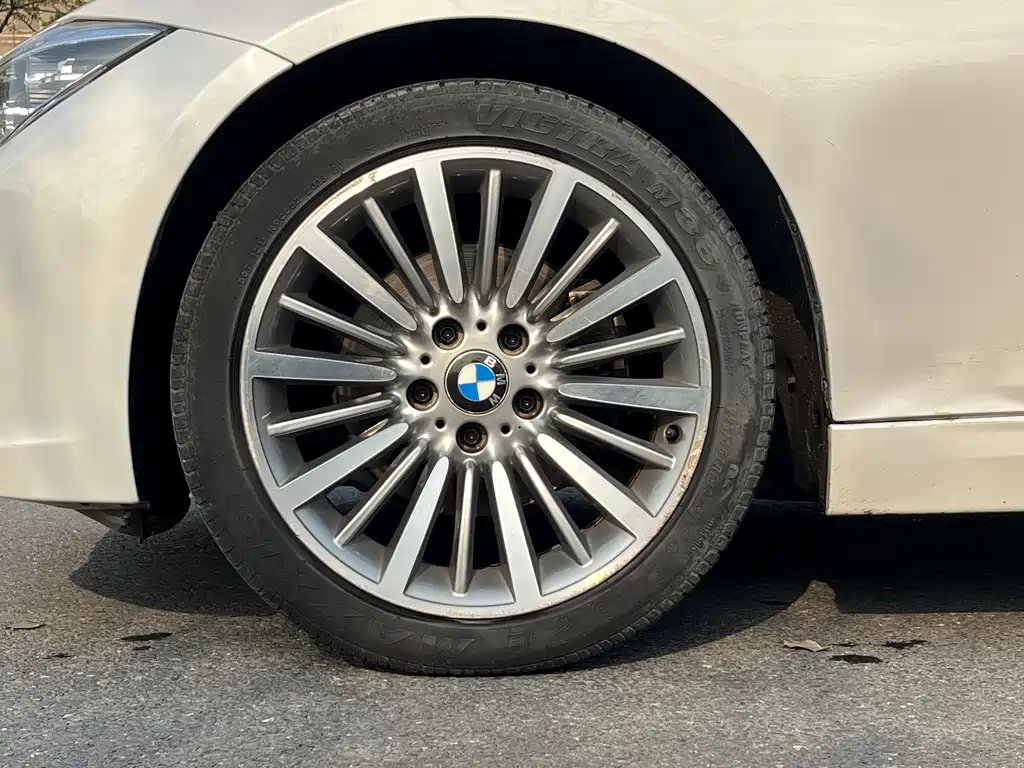 BMW 3 Series 2019 — фото 9