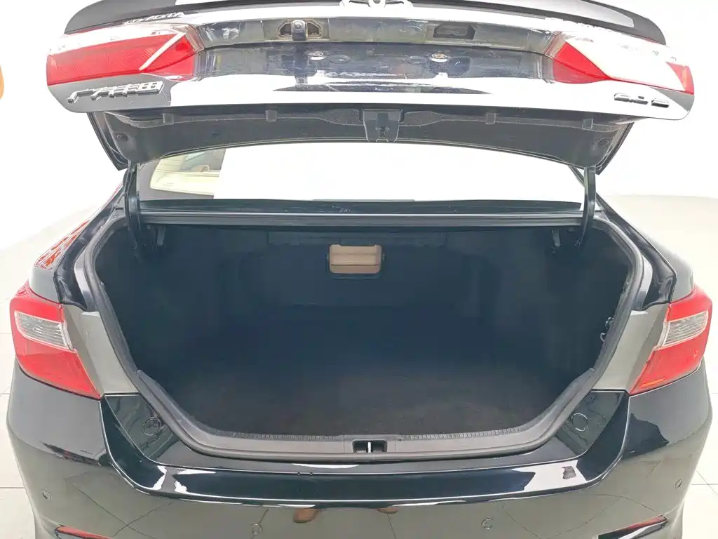 Toyota Camry 2012 — фото 16