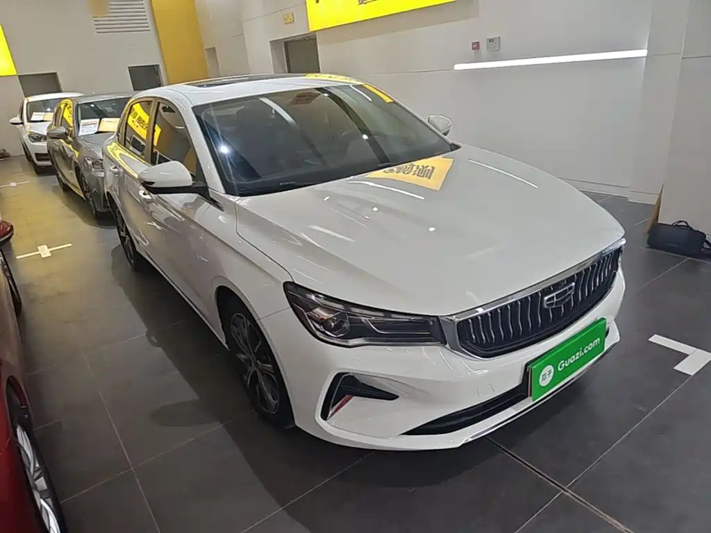 Geely Emgrand 2022