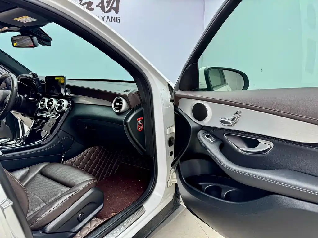 Mercedes-Benz GLC 2018 — фото 12