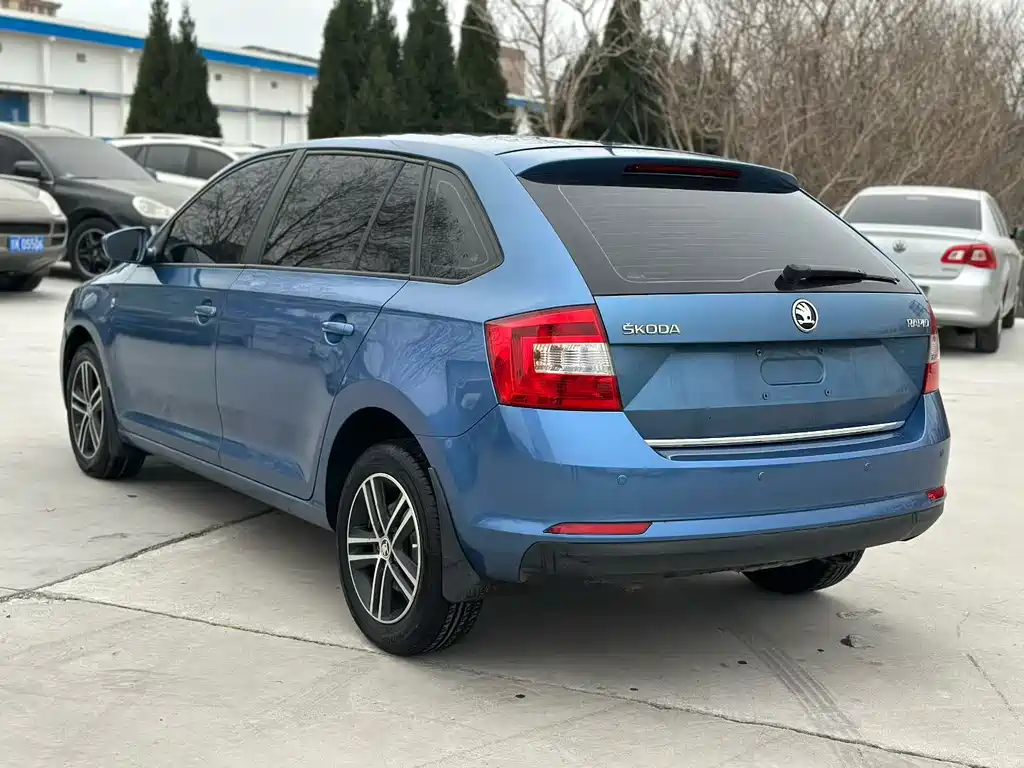 Skoda Rapid Spaceback 2017 — фото 3