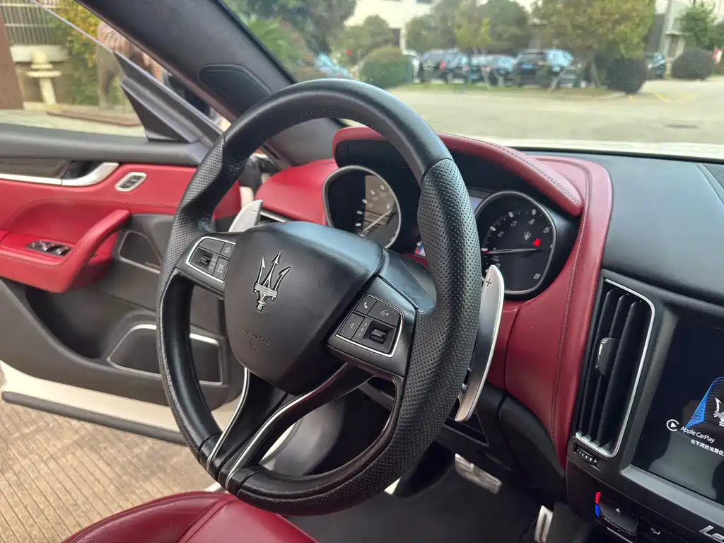 Maserati Levante 2017 — фото 16