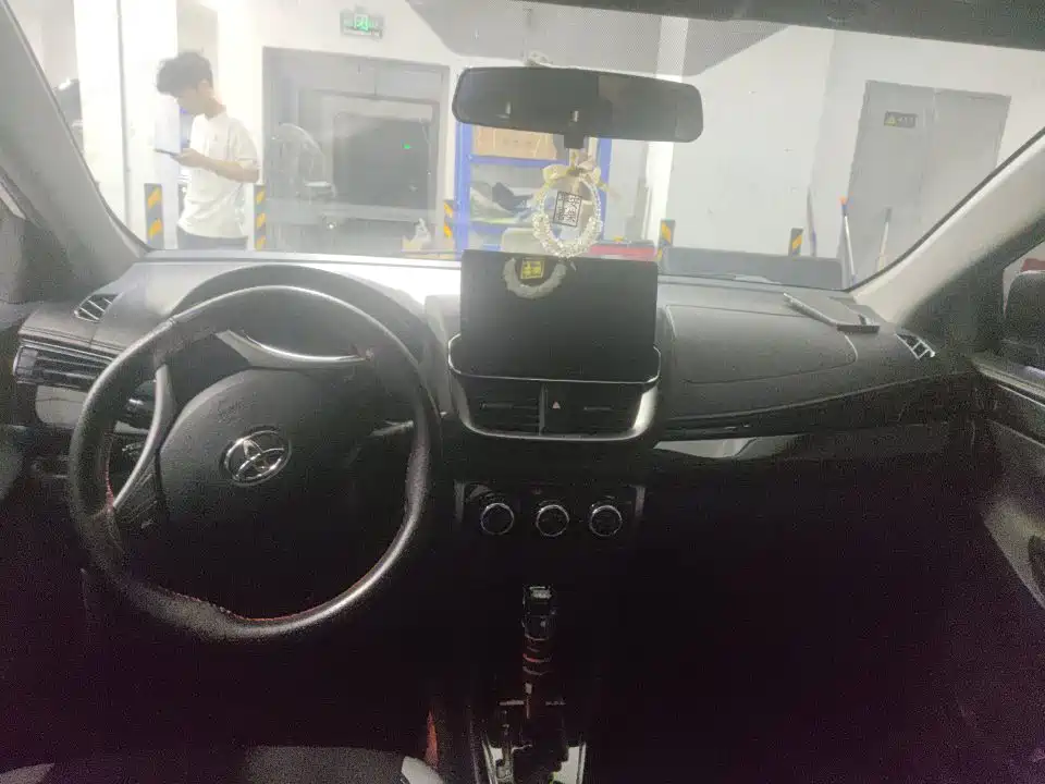 Toyota Yaris L 2022