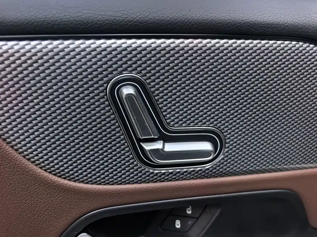 Mercedes-Benz GLB 2024 — фото 10