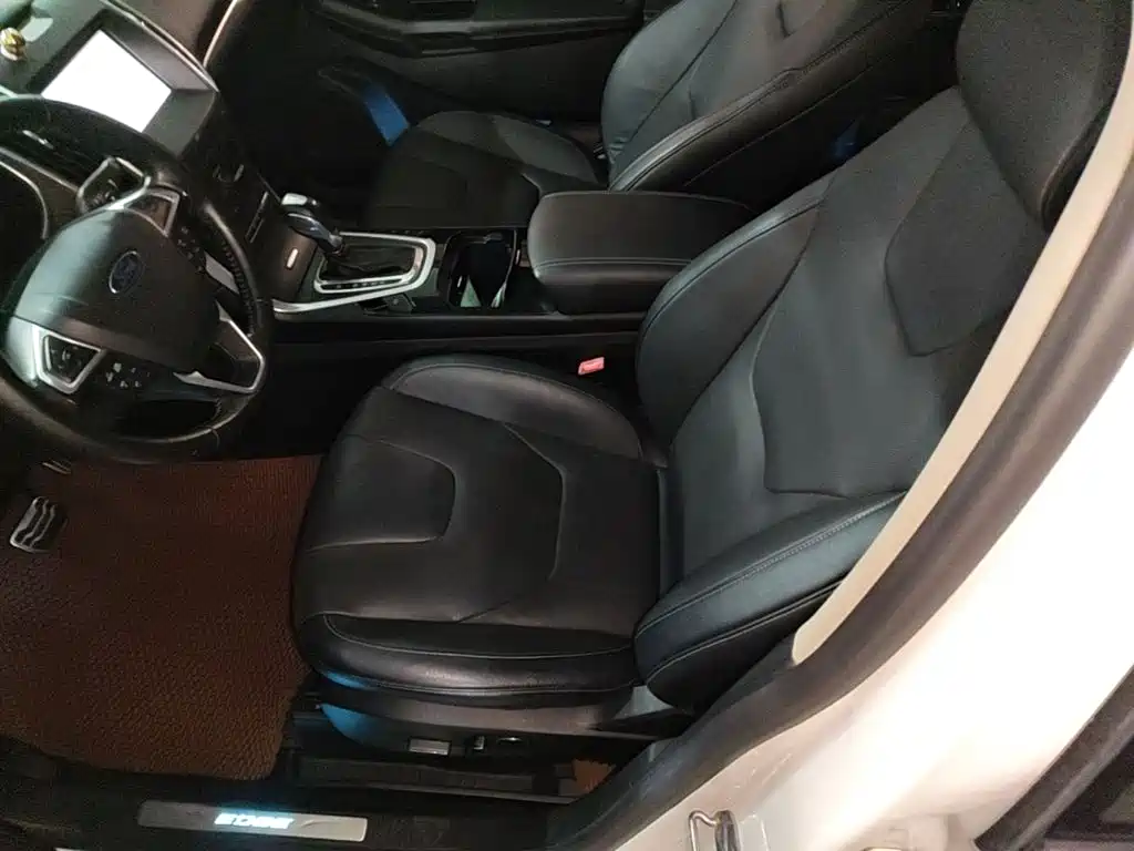 Ford Edge 2016 — фото 15
