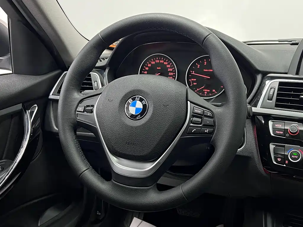 BMW 3 Series 2016 — фото 20