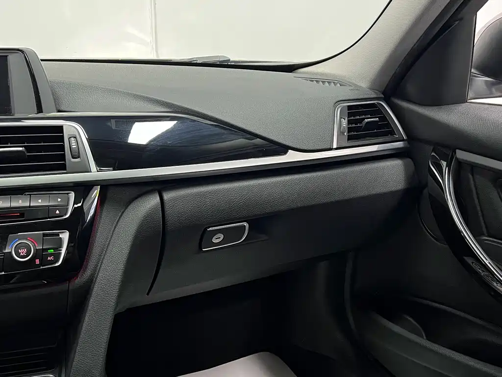 BMW 3 Series 2016 — фото 22