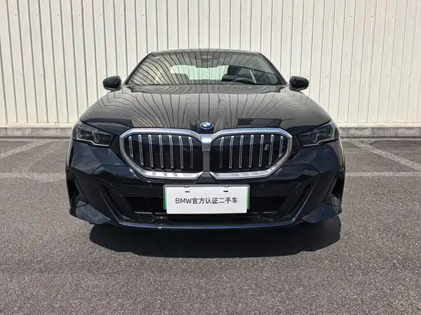 BMW i5 2025