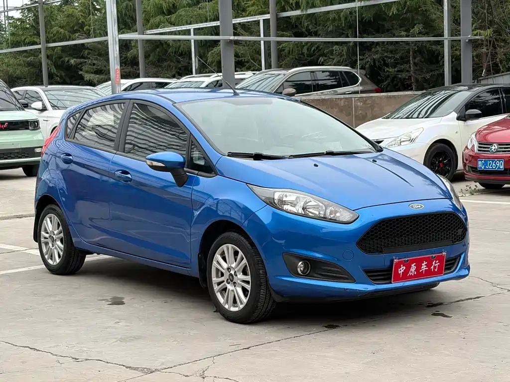 Ford Fiesta 2015 — фото 3