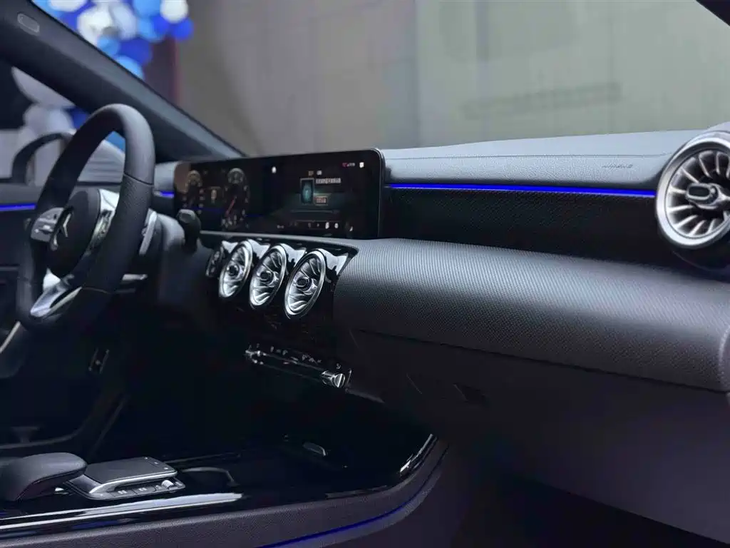 Mercedes-Benz A-Class 2023 — фото 14