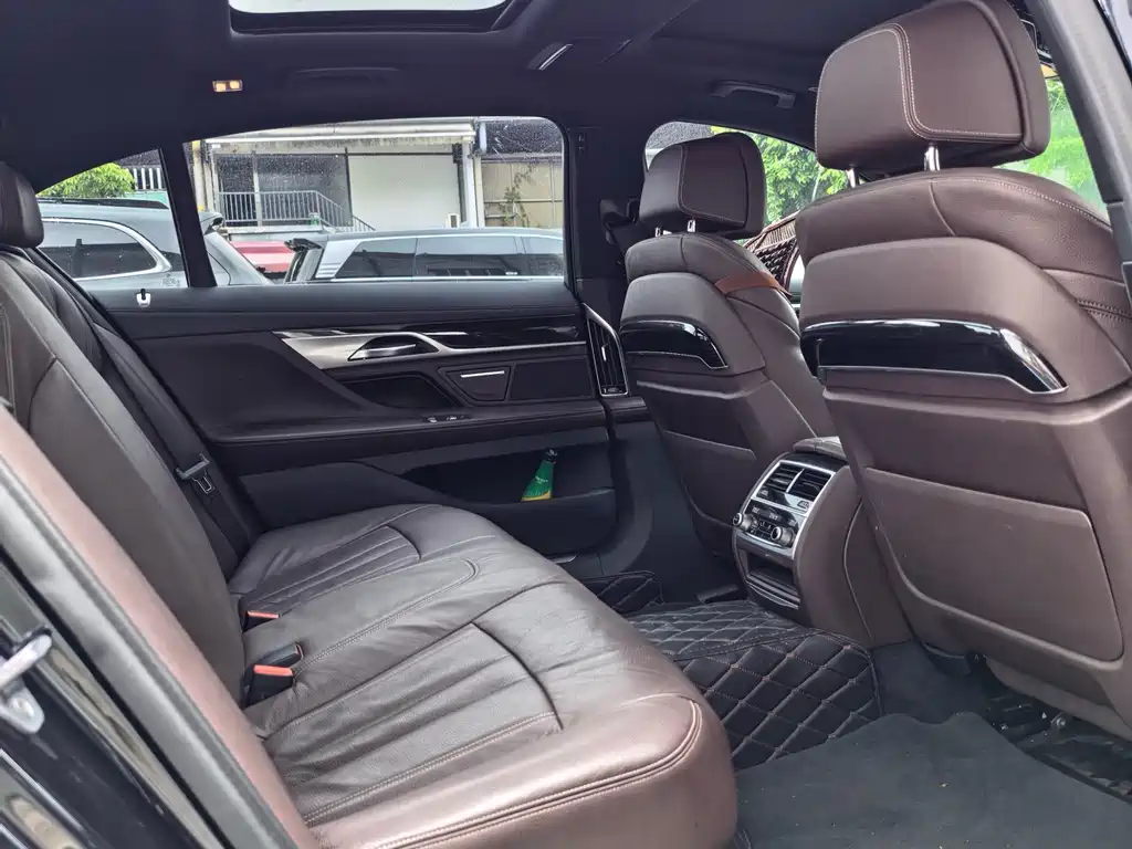 BMW 7 Series 2019 — фото 18