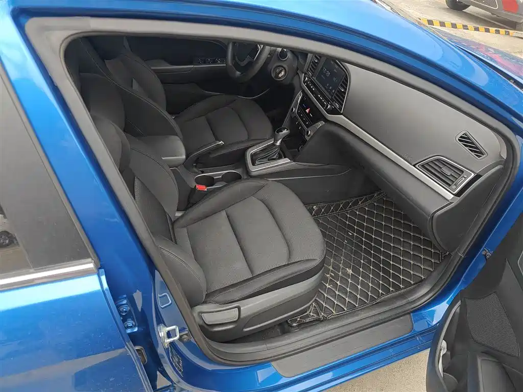 Hyundai Elantra 2019 — фото 25