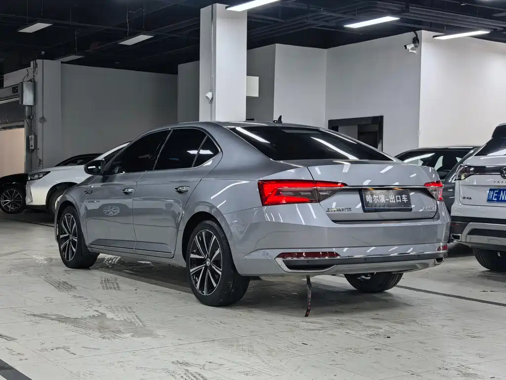 Skoda Superb 2023 — фото 23