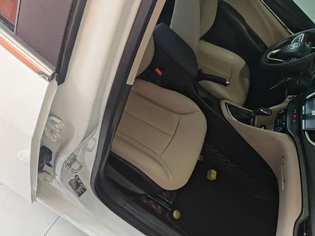 Buick Excelle 2018 — фото 25