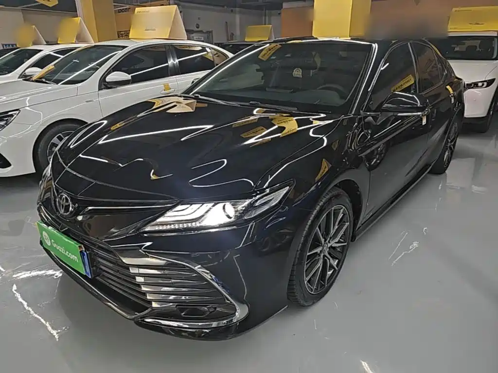 Toyota Camry 2022 — фото 2