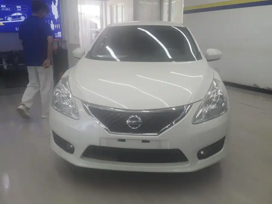 Nissan Tiida 2012
